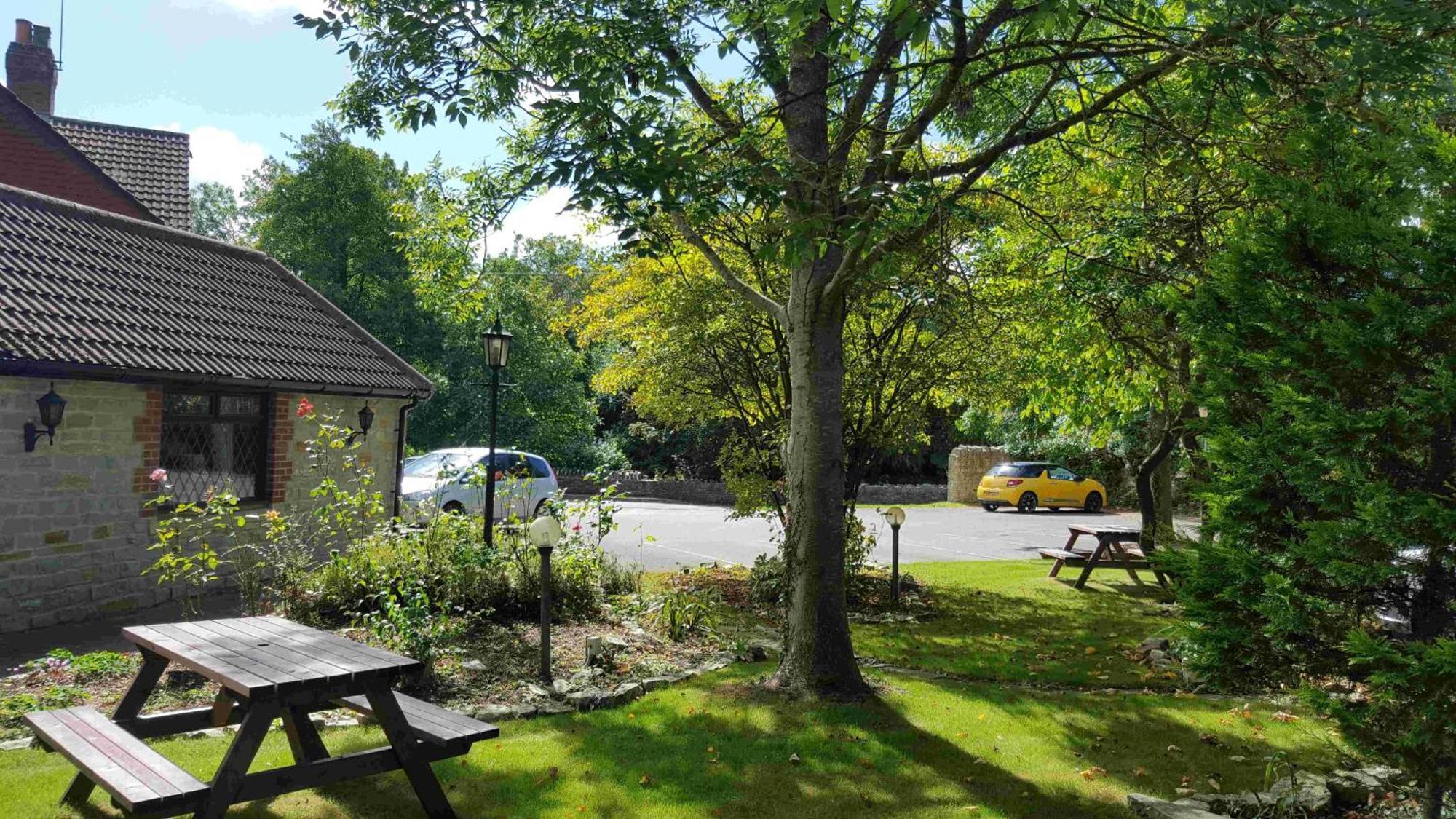 Oyo The Walnut Tree Hotel West Camel Exterior photo
